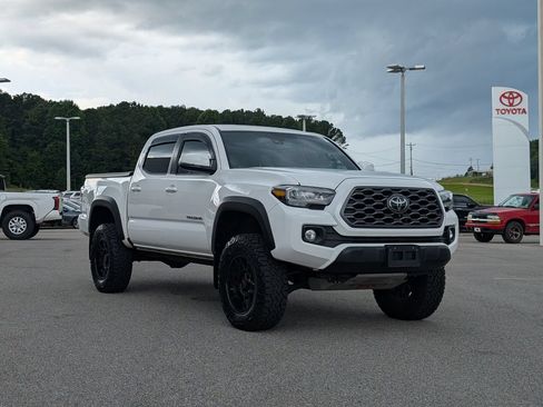 Used 2021 Toyota Tacoma TRD Off-Road w/ Technology Package AWD/4WD image 6