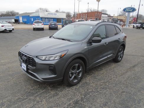 Used 2023 Ford Escape ST-Line image 2