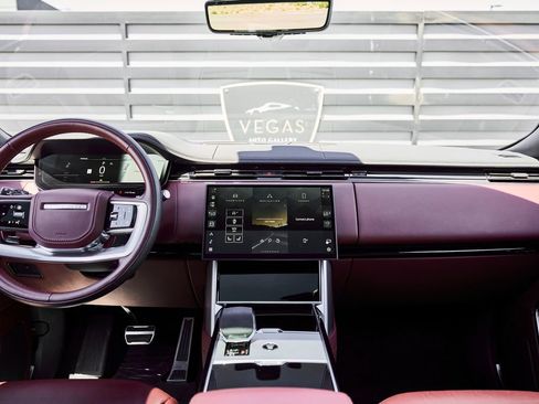 Used 2025 Land Rover Range Rover SE AWD/4WD image 46