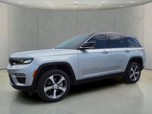 Used 2023 Jeep Grand Cherokee Limited RWD image 9