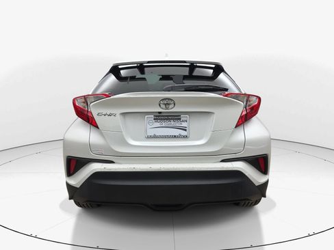 Used 2021 Toyota C-HR XLE FWD image 5