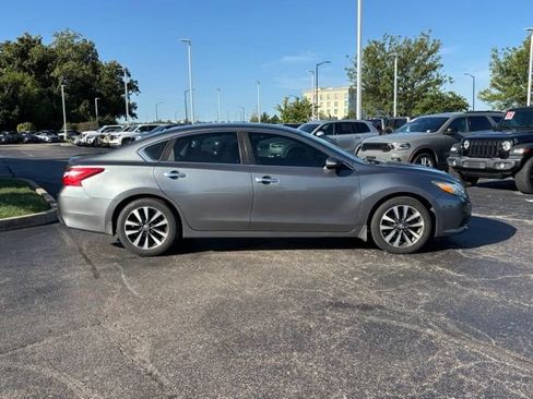 Used 2016 Nissan Altima 2.5 SV w/ Convenience Package FWD image 14