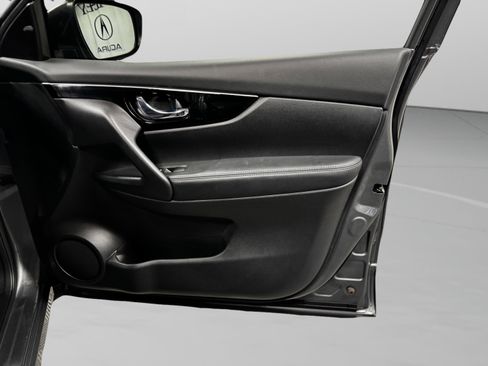 Used 2018 Nissan Rogue Sport SL w/ SL Premium Package image 36