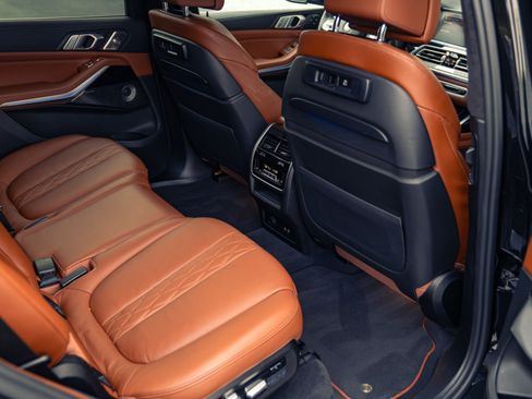 Used 2021 BMW ALPINA XB7 AWD/4WD image 11