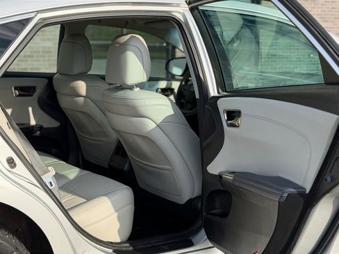 Used 2013 Toyota Avalon XLE Premium image 8