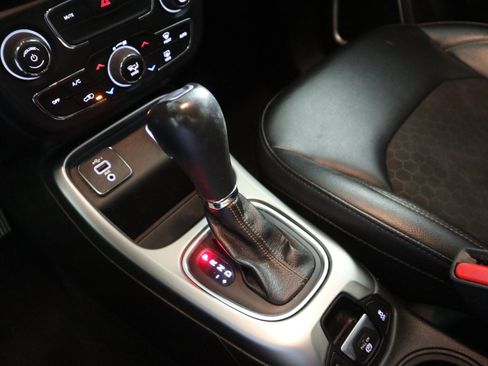 Used 2021 Jeep Compass Latitude FWD image 26