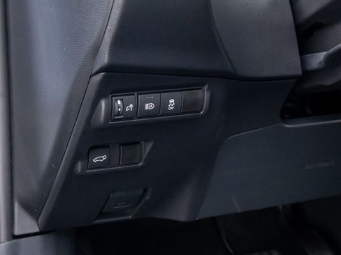 Used 2026 Toyota Corolla Cross XLE image 19