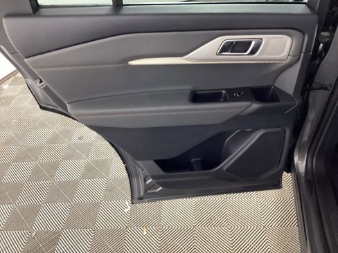 Used 2025 Ford Explorer Active w/ Active Comfort Package image 15