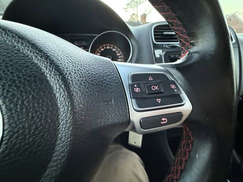 Used 2011 Volkswagen GTI 4-Door image 29