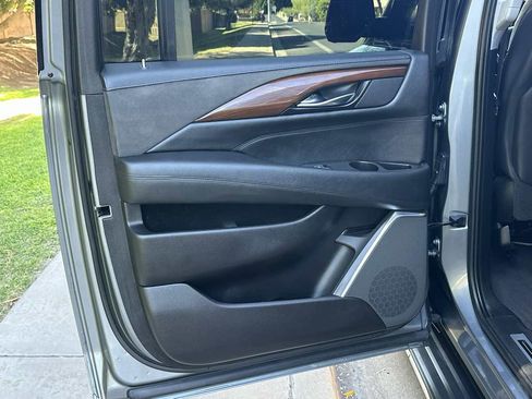 Used 2019 Cadillac Escalade ESV Luxury AWD/4WD image 48