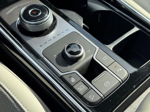 Certified 2023 Kia Sorento SX Prestige AWD/4WD image 24