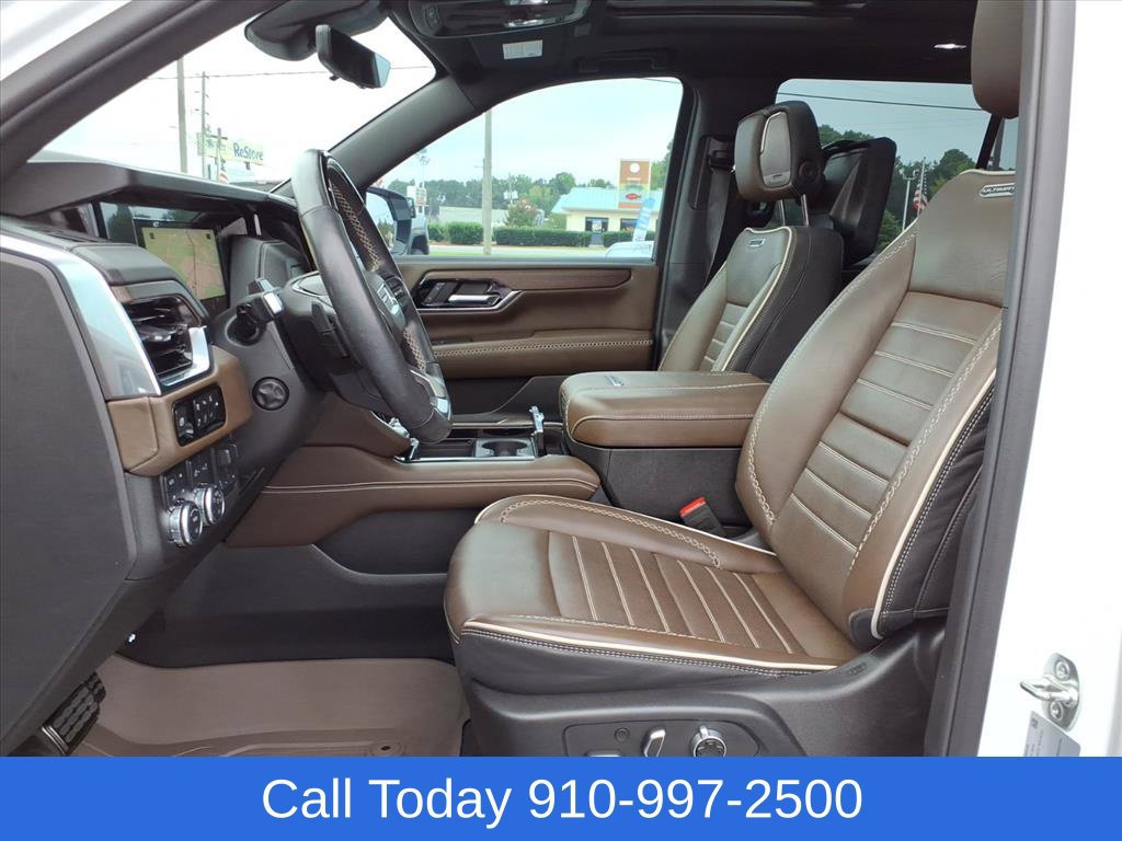 Used 2025 GMC Yukon Denali Ultimate w/ LPO, Floor Liner Package AWD/4WD image 9