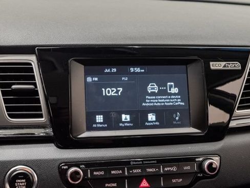 Used 2018 Kia Niro EX FWD image 16