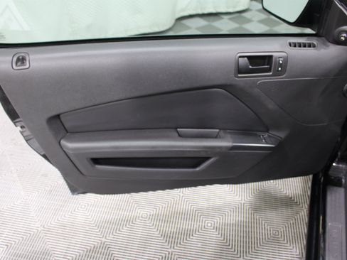 Used 2013 Ford Mustang Coupe RWD image 6