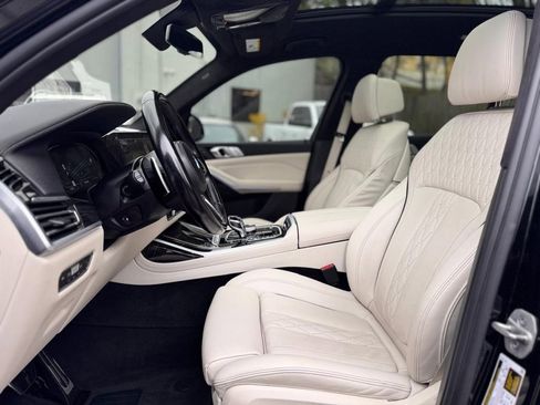 Used 2021 BMW X7 xDrive40i w/ M Sport Package AWD/4WD image 17