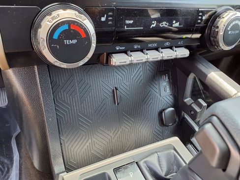 Used 2024 Toyota Tacoma SR5 AWD/4WD image 23