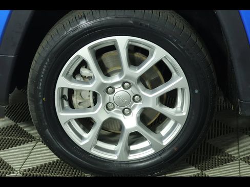 Used 2023 Jeep Compass Latitude AWD/4WD image 7