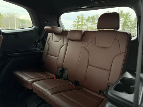 Used 2023 Kia Telluride EX w/ EX Captain's Chair Package AWD/4WD image 14