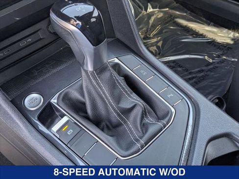 Used 2022 Volkswagen Tiguan SE R-Line image 19