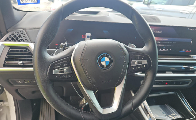 Used 2024 BMW X5 xDrive50e w/ Premium Package AWD/4WD image 4
