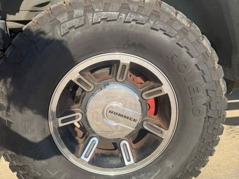 Used 2005 HUMMER H2 w/ Preferred Equipment Group image 26