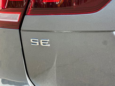 Used 2022 Volkswagen Tiguan SE w/ Panoramic Sunroof Package image 32