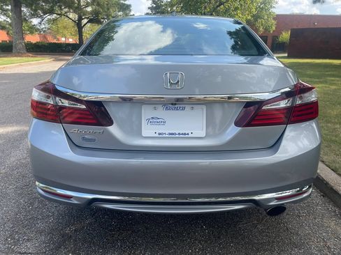 Used 2017 Honda Accord EX image 4