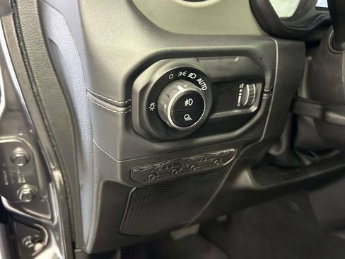 Used 2025 Jeep Gladiator Mojave AWD/4WD image 21