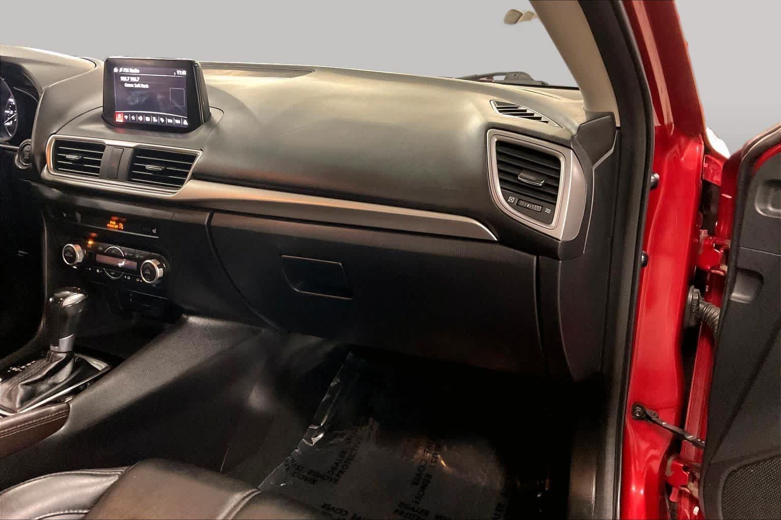 Used 2018 MAZDA MAZDA3 Touring FWD image 19