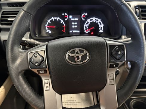 Certified 2020 Toyota 4Runner SR5 AWD/4WD image 26