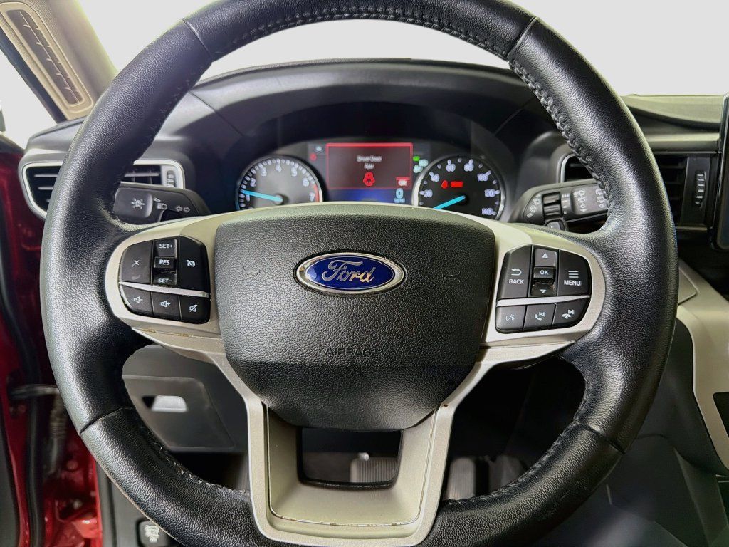 Used 2020 Ford Explorer XLT w/ Equipment Group 202A RWD image 15