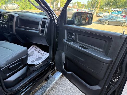 Used 2017 RAM 1500 Express AWD/4WD image 23