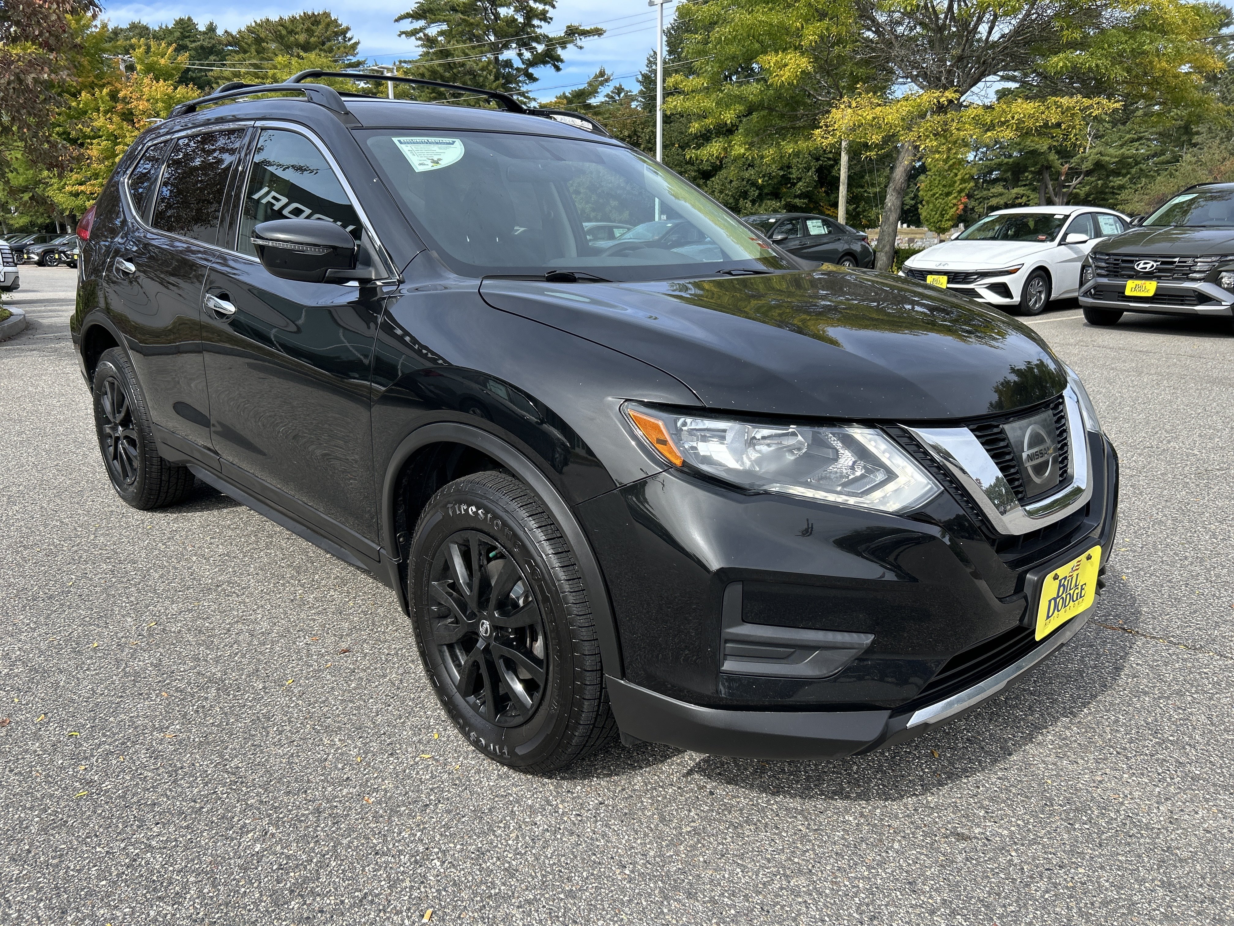 Used 2017 Nissan Rogue SV w/ Midnight Edition AWD/4WD image 3