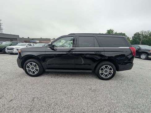 Certified 2025 Ford Expedition Active AWD/4WD image 3