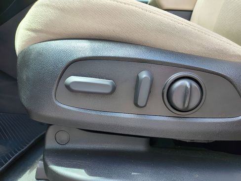 Used 2022 Chevrolet Traverse LS image 12