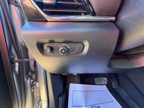 Used 2023 Chevrolet Traverse RS image 20