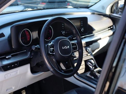 Used 2023 Kia Carnival LX FWD image 5