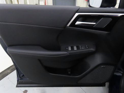 New 2025 Mitsubishi Outlander SE image 9