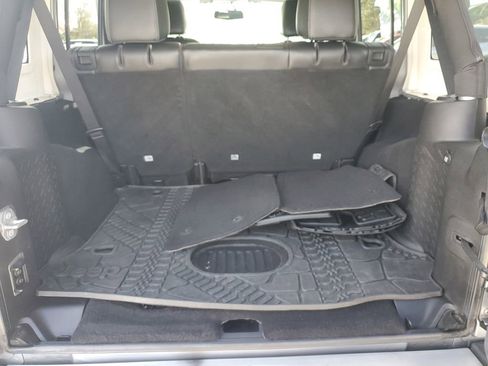 Used 2015 Jeep Wrangler Unlimited Sahara w/ Connectivity Group image 13