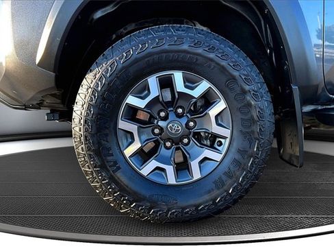Used 2023 Toyota Tacoma TRD Off-Road w/ Technology Package image 33