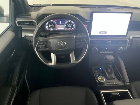 Used 2025 Toyota Tacoma TRD Off-Road AWD/4WD image 31