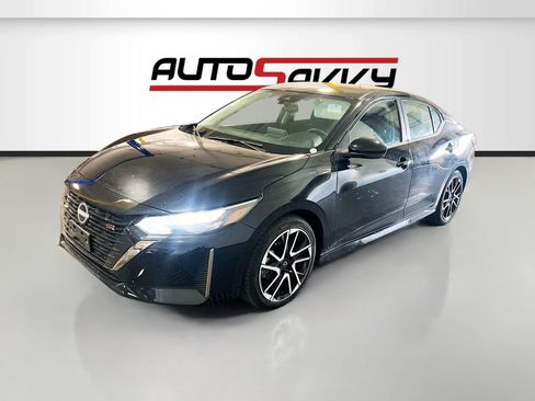 Used 2025 Nissan Sentra SR FWD image 3