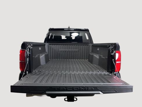 Used 2025 Toyota Tacoma TRD Off-Road image 13