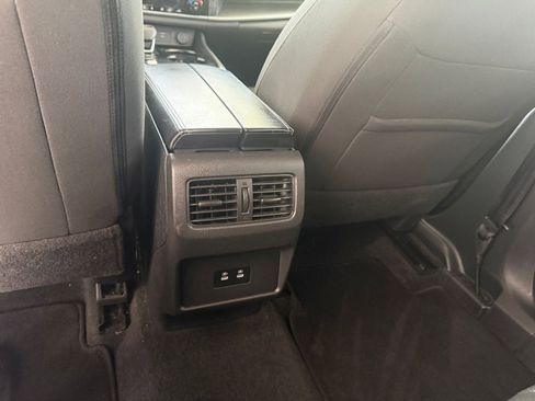 Used 2025 Nissan Rogue SV FWD image 24