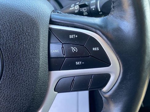 Used 2018 Jeep Cherokee Limited AWD/4WD image 17