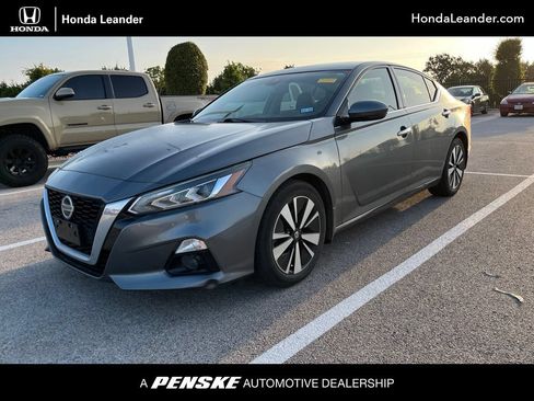 Used 2020 Nissan Altima 2.5 SV FWD image 1