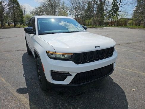 Used 2023 Jeep Grand Cherokee Limited w/ Black Appearance Package image 8
