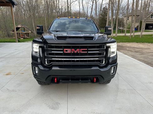 Used 2020 GMC Sierra 2500 AT4 w/ Technology Package AWD/4WD image 3