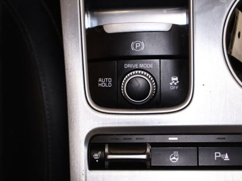 Used 2018 Kia Stinger GT1 AWD/4WD image 32