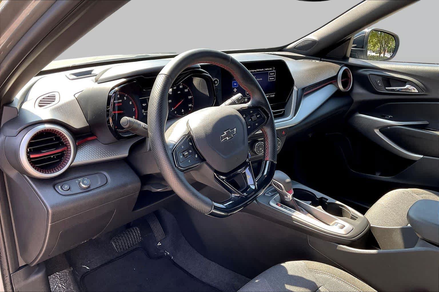 Used 2025 Chevrolet Trax RS w/ Driver Confidence Package FWD image 17